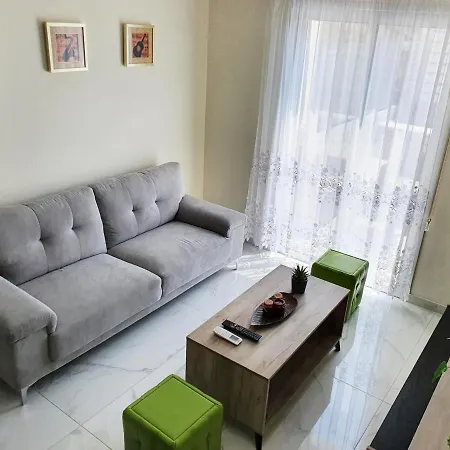 Apartment 2 Bedroom Cozy Near Tourist Area, 200m From Sea *