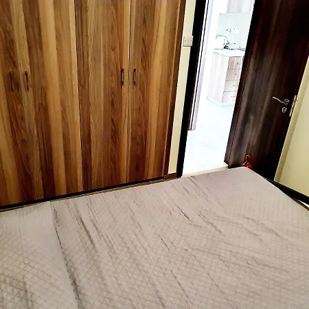 Apartment 2 Bedroom Cozy Near Tourist Area, 200m From Sea *